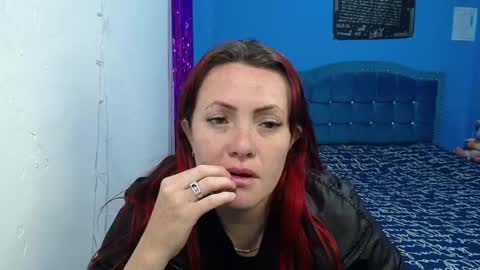 Carolinhe  online show from February 8, 5:22 am