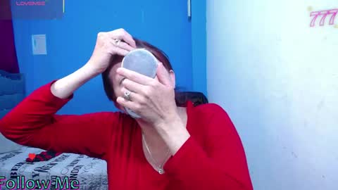 Snapshot of carolinhe_ chatting on June 3, 6:57 pm Carolinhe online show from June 3, 6:57 pm