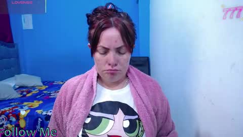Snapshot of carolinhe_ chatting on June 7, 3:27 pm Carolinhe online show from June 7, 3:27 pm