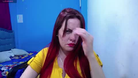 Snapshot of carolinhe_ chatting on June 10, 4:01 am Carolinhe online show from June 10, 4:01 am