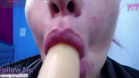 Snapshot of carolinhe_ chatting on June 12, 3:27 am Carolinhe online show from June 12, 3:27 am