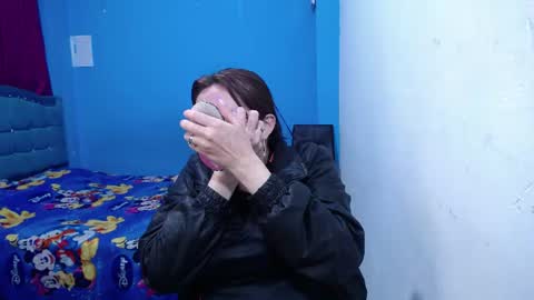 Snapshot of carolinhe_ chatting on July 7, 7:18 pm Carolinhe online show from July 7, 7:18 pm