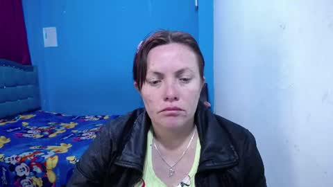 Snapshot of carolinhe_ chatting on July 8, 12:09 pm Carolinhe online show from July 8, 12:09 pm