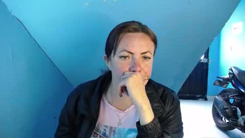 Snapshot of carolinhe_ chatting on August 1, 7:13 pm Carolinhe online show from August 1, 7:13 pm