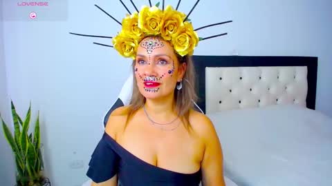 Snapshot of carolinnefiotti chatting on October 31, 5:03 pm CarolinneFiotti online show from October 31, 5:03 pm