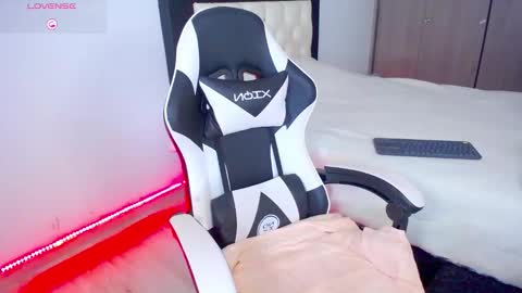 Snapshot of carolinnefiotti chatting on November 2, 8:22 pm CarolinneFiotti online show from November 2, 8:22 pm