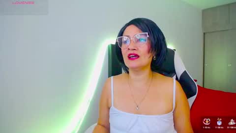 Snapshot of carolinnefiotti chatting on November 13, 2:49 pm CarolinneFiotti online show from November 13, 2:49 pm