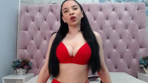 Snapshot of carollaoxy chatting on January 16, 5:32 am CarollaOxy online show from January 16, 5:32 am