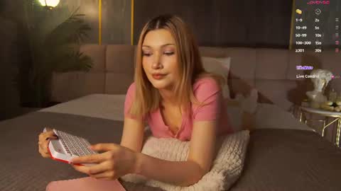 Snapshot of carolreeves chatting on August 3, 9:18 pm Carol online show from August 3, 9:18 pm