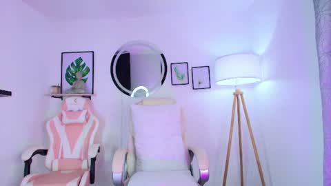 Snapshot of carolyne_sweet chatting on June 25, 5:12 am carolyne_sweet online show from June 25, 5:12 am