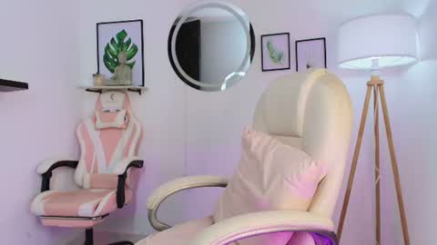 Snapshot of carolyne_sweet chatting on July 14, 2:05 am carolyne_sweet online show from July 14, 2:05 am