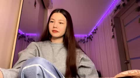 Snapshot of carolynexford chatting on December 16, 6:07 am Emma online show from December 16, 6:07 am