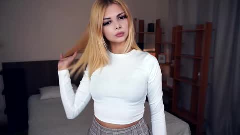 Snapshot of carolynnfernandez chatting on September 8, 7:57 pm Hello everyone Im Monica Its my first day Were going to have fun together online show from September 8, 7:57 pm