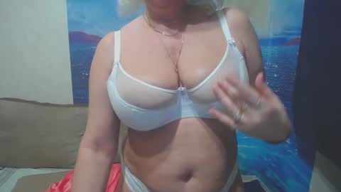 Snapshot of caroncapella chatting on December 15, 6:04 pm VicunaCool online show from December 15, 6:04 pm