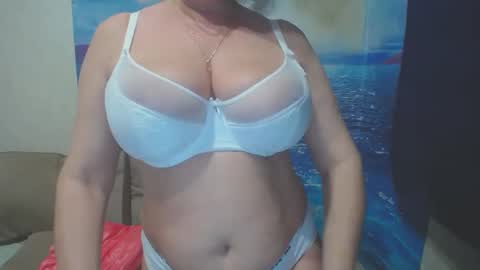 Snapshot of caroncapella chatting on January 19, 3:53 pm VicunaCool online show from January 19, 3:53 pm