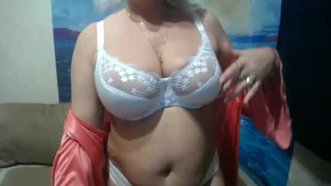 Snapshot of caroncapella chatting on January 22, 7:45 pm VicunaCool online show from January 22, 7:45 pm