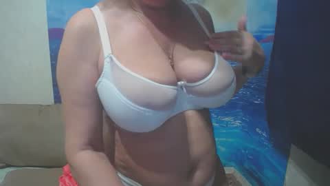 Snapshot of caroncapella chatting on January 25, 7:49 pm VicunaCool online show from January 25, 7:49 pm