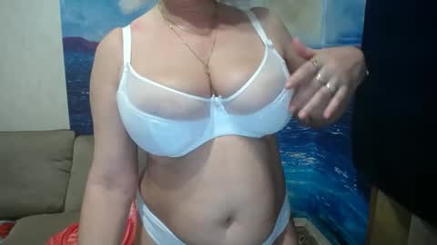 Snapshot of caroncapella chatting on February 16, 12:54 pm VicunaCool online show from February 16, 12:54 pm