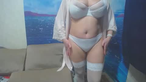 Snapshot of caroncapella chatting on February 26, 3:52 pm VicunaCool online show from February 26, 3:52 pm