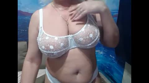 Snapshot of caroncapella chatting on February 28, 2:20 pm VicunaCool online show from February 28, 2:20 pm