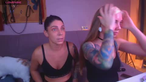 Snapshot of carrie_moonshine chatting on December 5, 6:59 pm Carrie online show from December 5, 6:59 pm