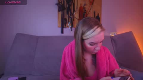 Carrie online show from February 20, 8:42 pm