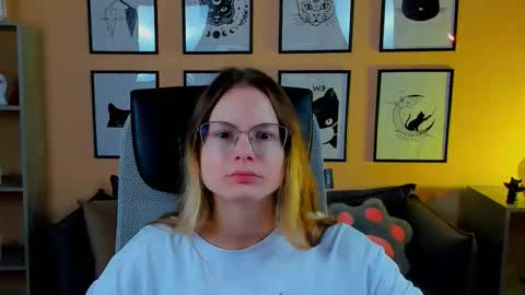 carrie_roses online show from September 19, 4:14 am