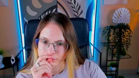 carrie_roses online show from October 6, 4:21 am