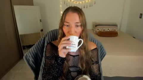 Snapshot of carriexwood chatting on October 29, 9:16 pm Nia  online show from October 29, 9:16 pm