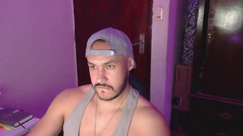 Snapshot of casas_oom chatting on April 2, 3:48 am online show from April 2, 3:48 am