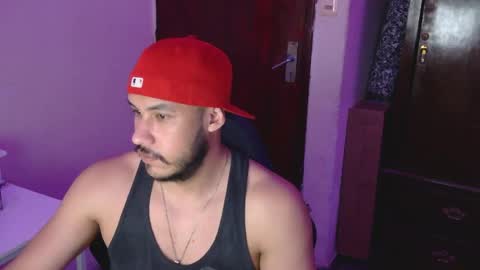 Snapshot of casas_oom chatting on April 18, 5:33 am online show from April 18, 5:33 am