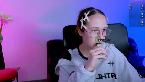 Snapshot of casey_meow_ chatting on June 16, 8:28 am casey_meow_ online show from June 16, 8:28 am