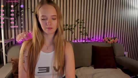 Snapshot of casey_sweeet chatting on May 29, 2:15 pm Casey sweeet online show from May 29, 2:15 pm