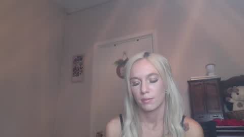 Snapshot of caseygirl6879 chatting on December 2, 11:45 pm Casey Lakes online show from December 2, 11:45 pm