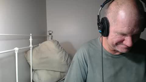Snapshot of casinocam chatting on May 13, 2:09 am CasinoCam online show from May 13, 2:09 am