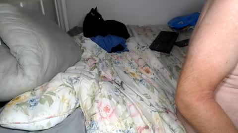 Snapshot of casinocam chatting on June 7, 12:04 am CasinoCam online show from June 7, 12:04 am