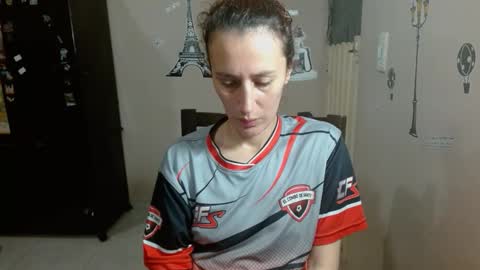 Snapshot of cassandra_brownn chatting on December 4, 5:21 pm online show from December 4, 5:21 pm