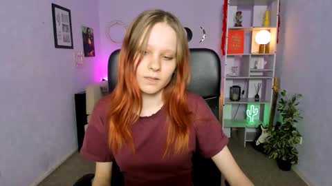 Snapshot of cassandra_nik chatting on March 5, 7:04 am Cassandra online show from March 5, 7:04 am