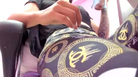 Snapshot of cassie_doll_squirt chatting on December 11, 12:12 pm cassie online show from December 11, 12:12 pm