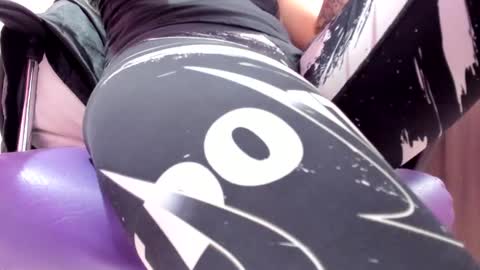 Snapshot of cassie_doll_squirt chatting on January 21, 12:29 pm cassie online show from January 21, 12:29 pm