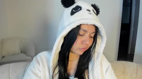 Snapshot of cassie_jones1 chatting on June 10, 12:22 am Cassie Jones online show from June 10, 12:22 am