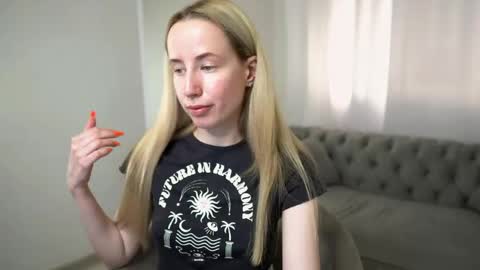 Snapshot of cassie_kelman chatting on June 6, 9:30 pm Cassie online show from June 6, 9:30 pm