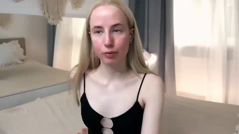 Snapshot of cassie_kelman chatting on June 13, 9:13 pm Cassie online show from June 13, 9:13 pm