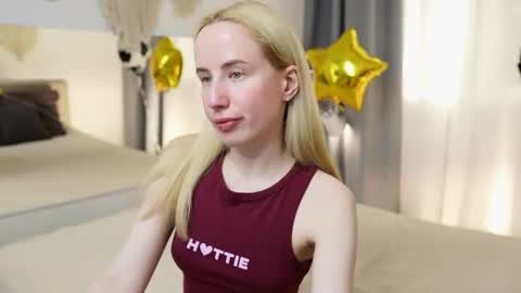 Snapshot of cassie_kelman chatting on June 29, 9:37 pm Cassie online show from June 29, 9:37 pm