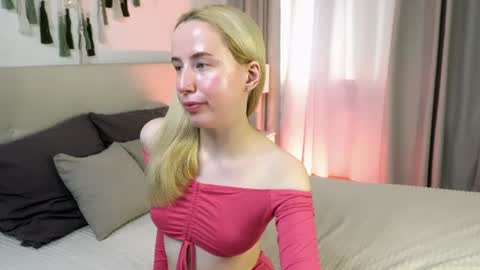 Snapshot of cassie_kelman chatting on July 3, 9:10 pm Cassie online show from July 3, 9:10 pm