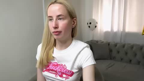 Snapshot of cassie_kelman chatting on July 7, 9:19 pm Cassie online show from July 7, 9:19 pm
