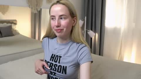 Snapshot of cassie_kelman chatting on July 14, 9:20 pm Cassie online show from July 14, 9:20 pm