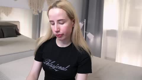 Snapshot of cassie_kelman chatting on July 24, 9:13 pm Cassie online show from July 24, 9:13 pm