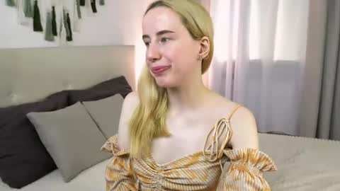 Snapshot of cassie_kelman chatting on July 31, 9:14 pm Cassie online show from July 31, 9:14 pm