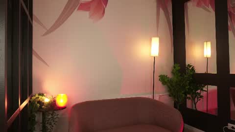 Snapshot of cassie_palmer chatting on July 23, 6:28 pm Hello my name is Cassie and my friend Nilo is also here online show from July 23, 6:28 pm